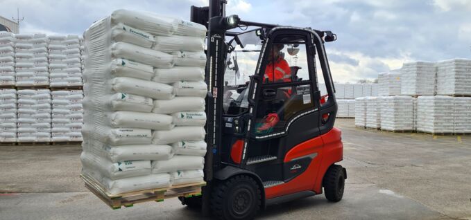 Heavy duty sacks transported by a forklift