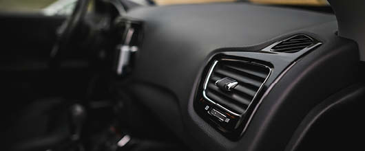 Interior de un automóvil.